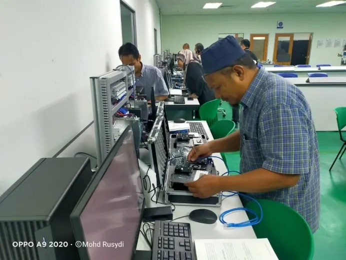 Participants building AI on embedded hardware at UTeM